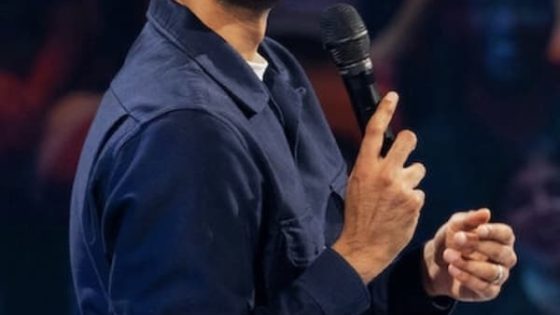 عرض Hasan Minhaj: Off with His Head 2024 مترجم