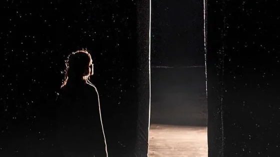 اتفرج علي فيلم Through the Door 2024 مترجم